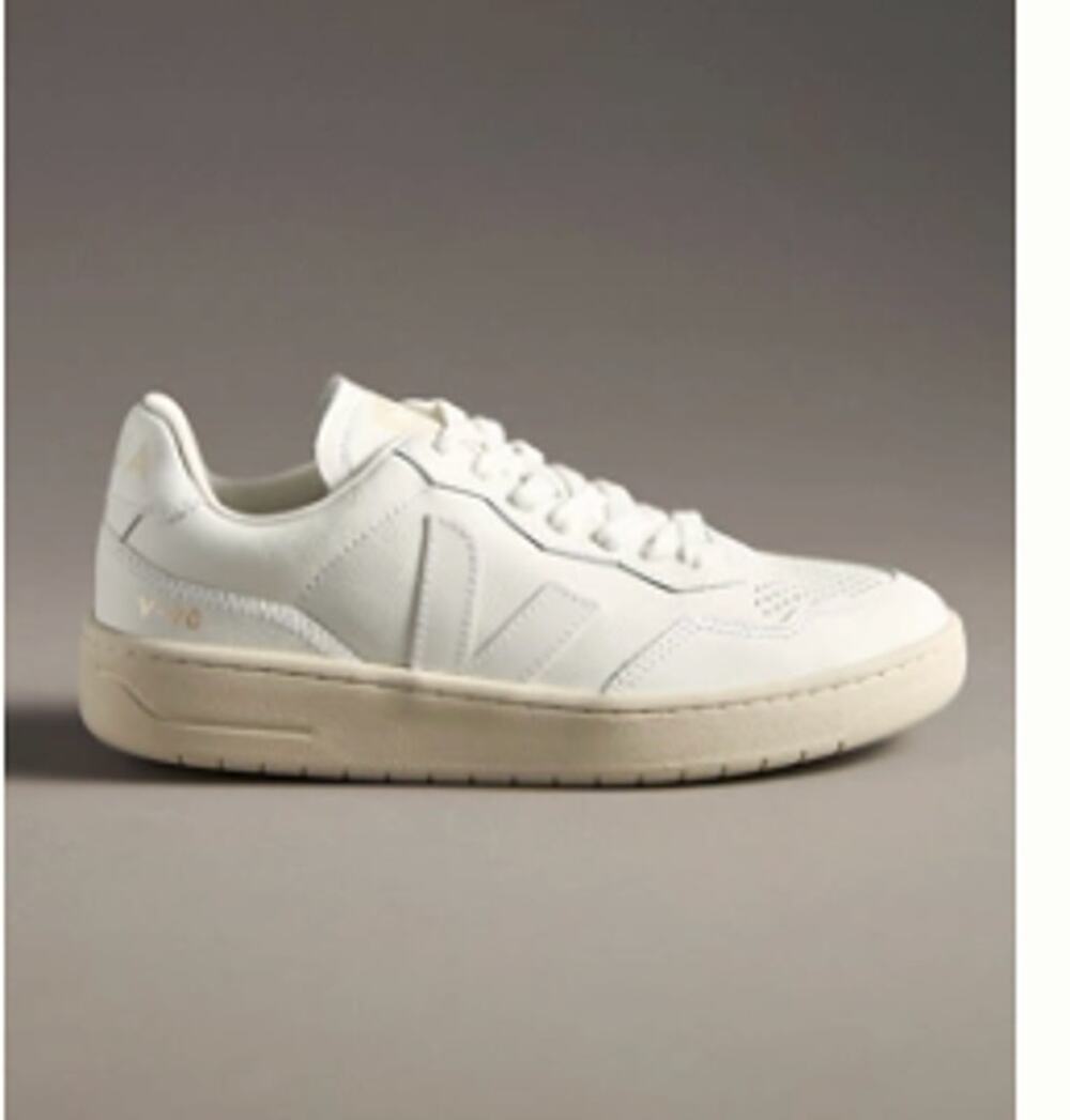 NIB Veja V-90 Sneakers - W10/M8
